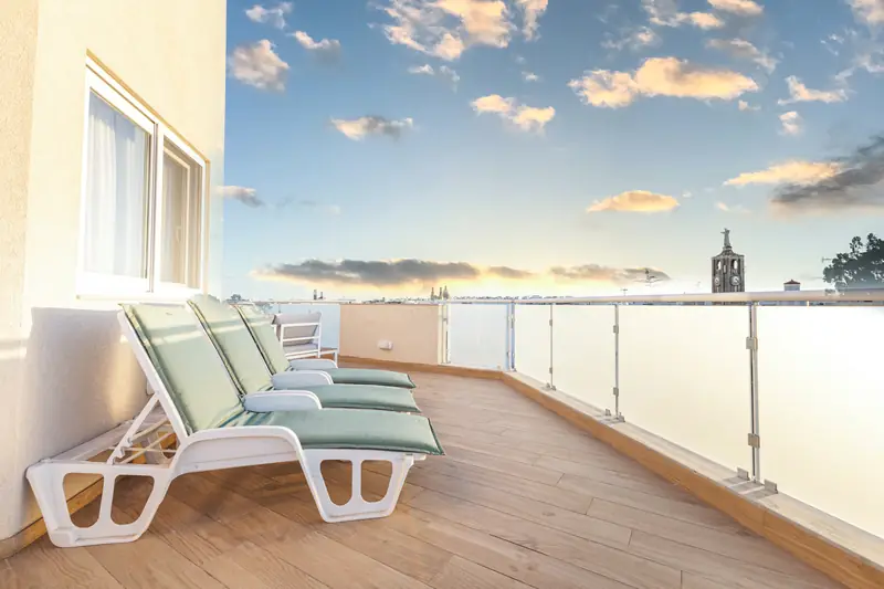 Roof terrace with sun loungers